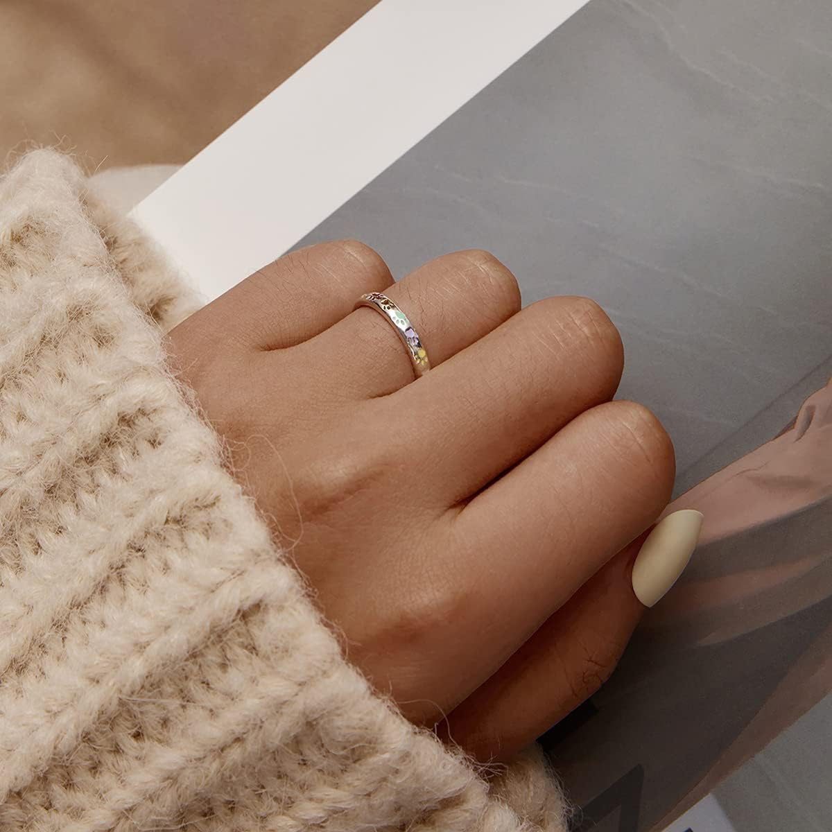 爪の形をしたデザインのスターリングシルバーリング